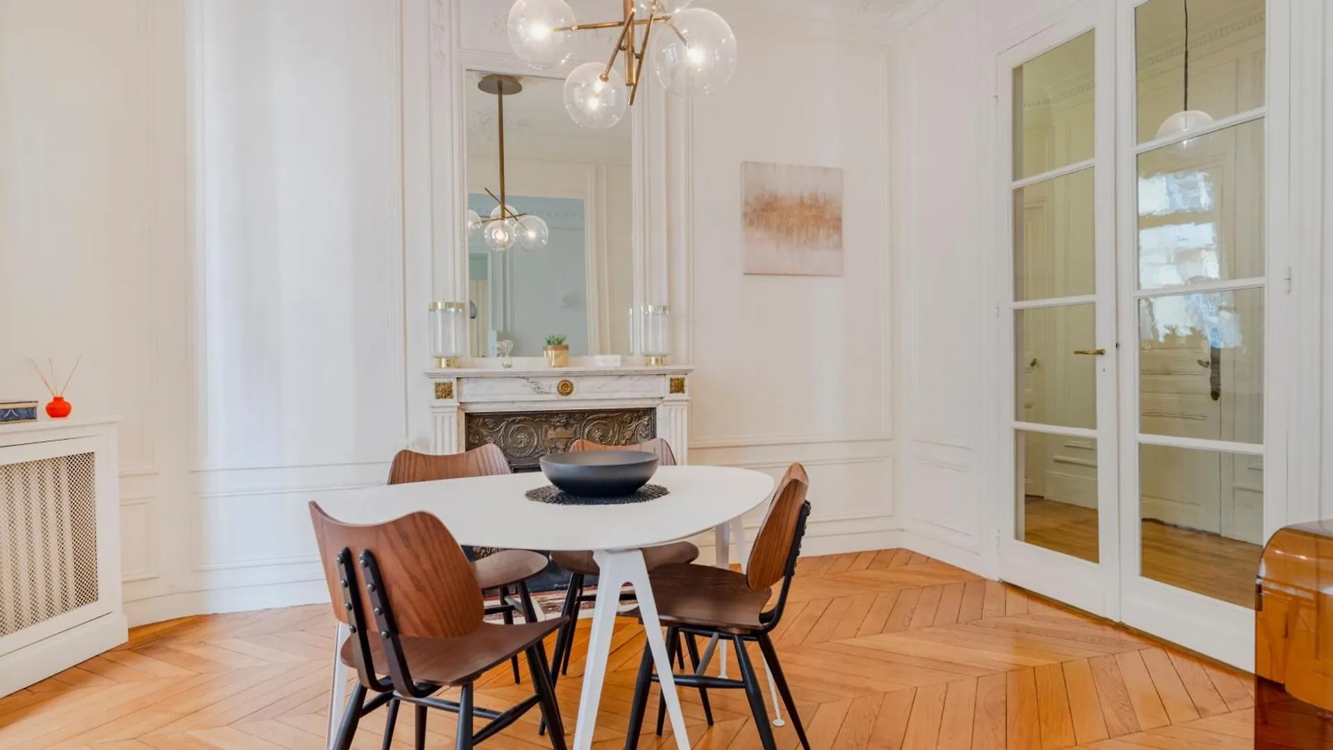 Prestigious Triangle D'Or 2Br Champs-Elysee - Montaigne Apartment Paris 0*,