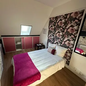 Petit Studette Sous Le Toit In The Heart Of The Fashion And Luxury District Appartement