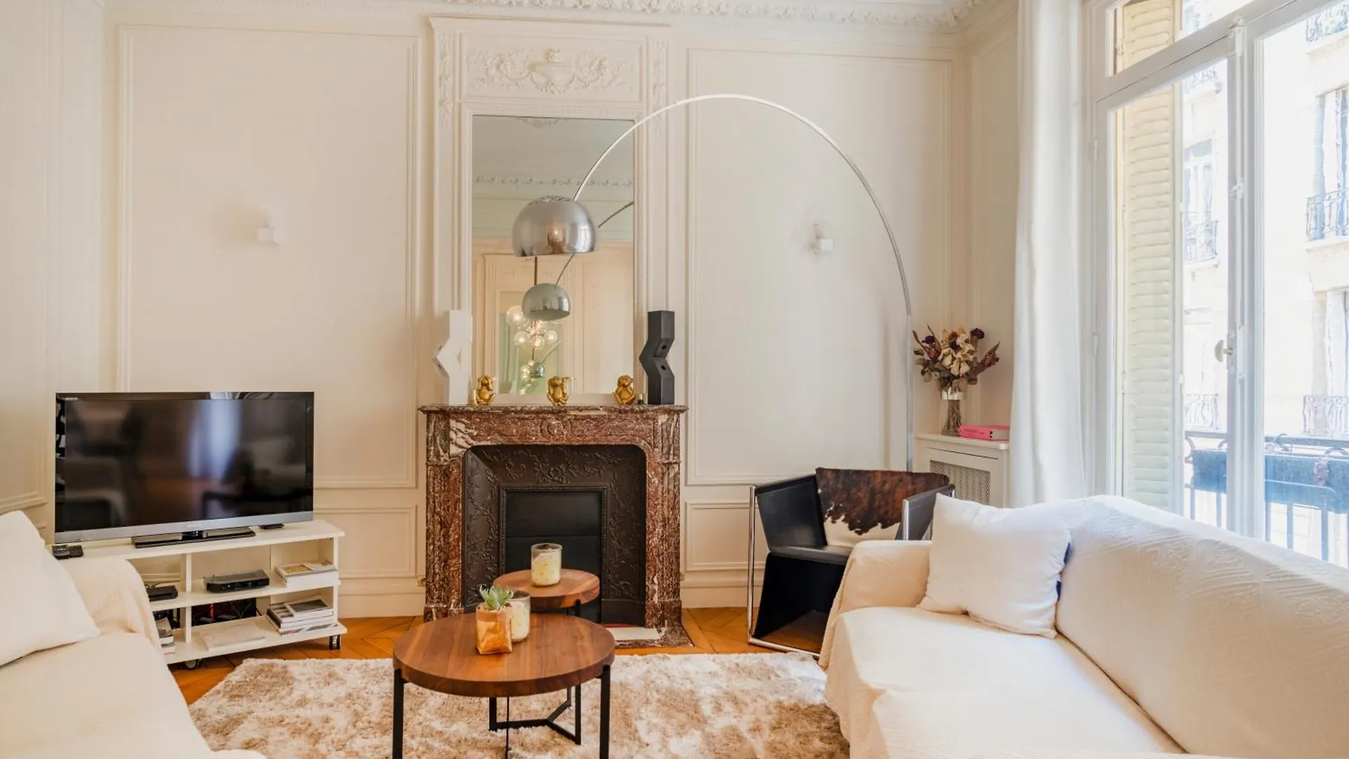 Prestigious Triangle D'Or 2Br Champs-Elysee - Montaigne Apartment Paris
