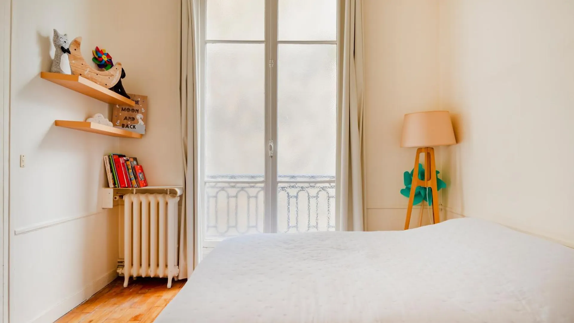 Prestigious Triangle D'Or 2Br Champs-Elysee - Montaigne Apartment Paris France