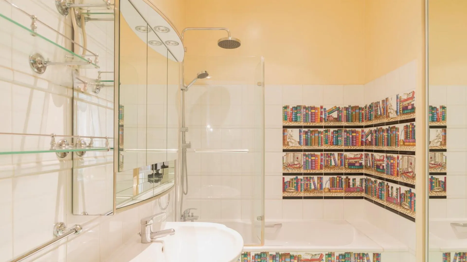 Prestigious Triangle D'Or 2Br Champs-Elysee - Montaigne Apartment Paris