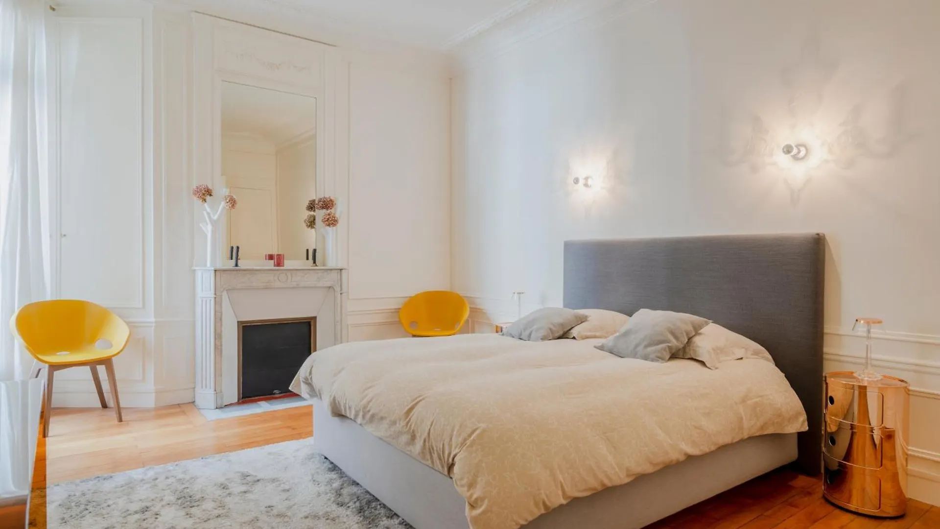 Prestigious Triangle D'Or 2Br Champs-Elysee - Montaigne Apartment Paris 0*,  France