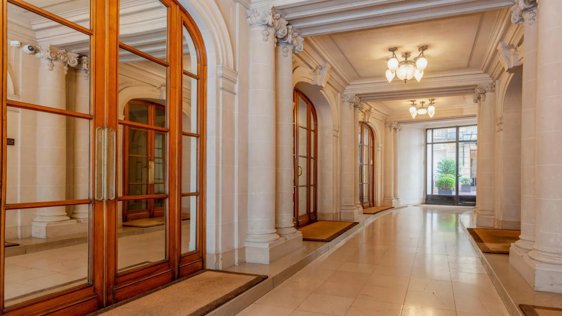 Prestigious Triangle D'Or 2Br Champs-Elysee - Montaigne Apartment Paris